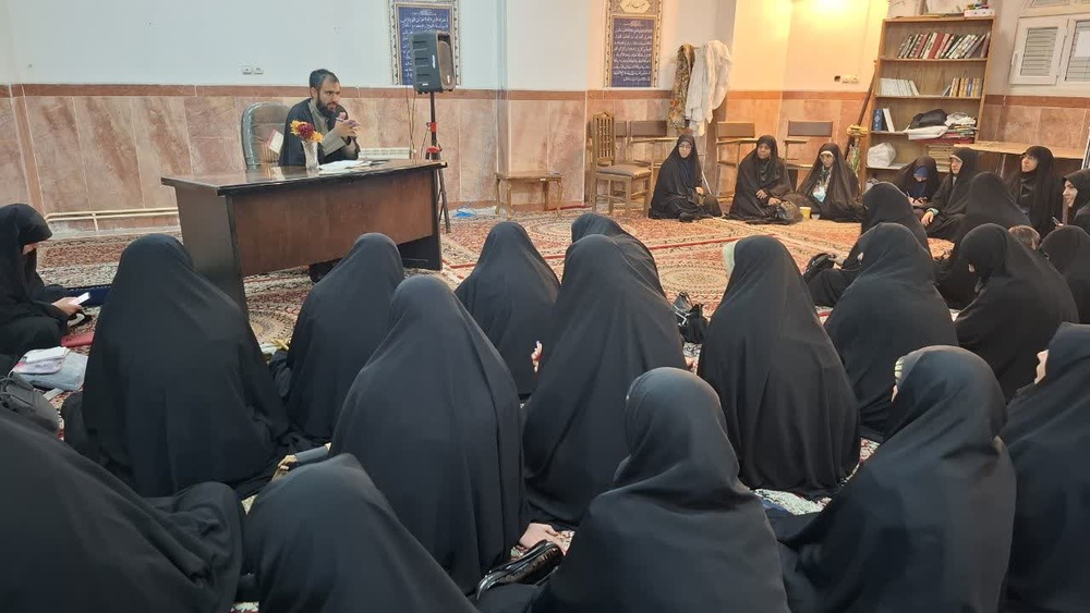 تصاویر/ جلسه هم‌اندیشی ماهیانه مبلغات طرح امین شهرستان کرمان