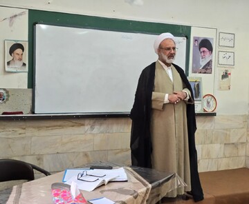 بررسی دغدغه‌های آموزشی در بازدید مدیر حوزه علمیه خواهران یزد از مدرسه فاطمیه اشکذر