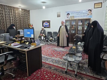 بررسی دغدغه‌های آموزشی در بازدید مدیر حوزه علمیه خواهران یزد از مدرسه فاطمیه اشکذر