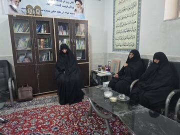 بررسی دغدغه‌های آموزشی در بازدید مدیر حوزه علمیه خواهران یزد از مدرسه فاطمیه اشکذر