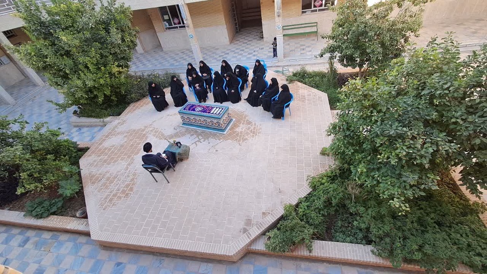 علم‌آموزی تنها محدود به حضور در حوزه نیست