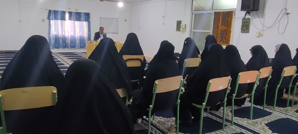 وظیفه طلاب آگاهی بخشی و زنده نگهداشتن فرهنگ اسلامی است