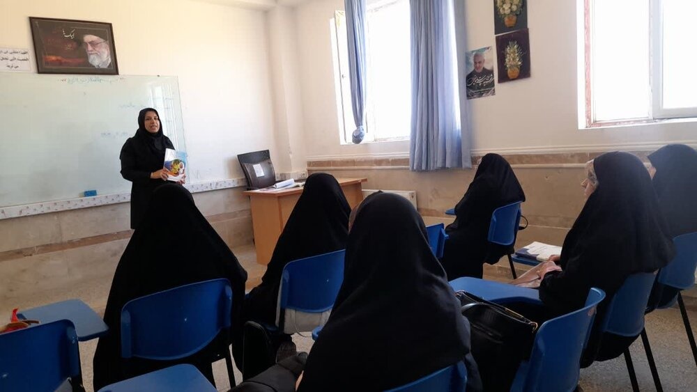 برگزاری نشست آموزشی تغذیه سالم در دوران سالمندی در خمین