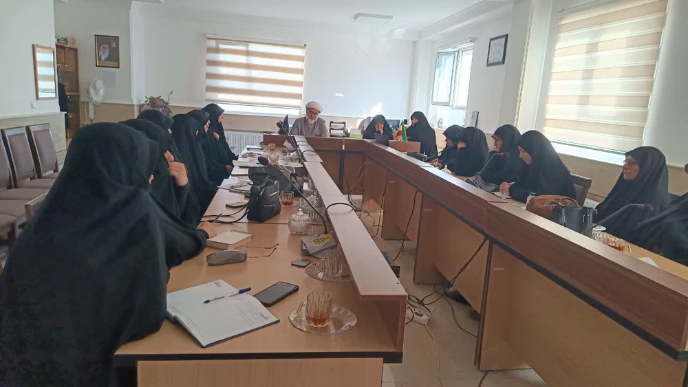 برگزاری نشست تخصصی بررسی عملکرد کانون‌های نورالثقلین استان با تأکید بر ارتقا فعالیت‌های قرآنی