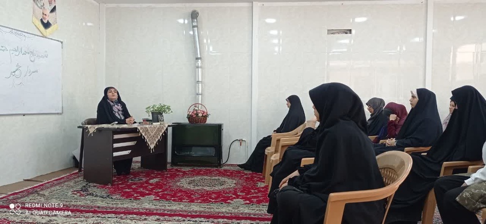 برگزاری نشست معرفی مجموعه کتاب‌های شهید همت در مدرسه علمیه نجف‌آباد 