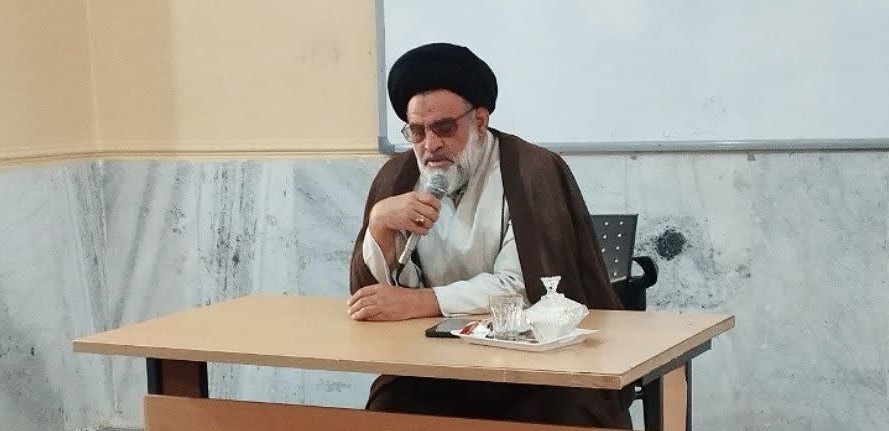 زیربنای فکری محکم، تضمین کننده آینده انسان است