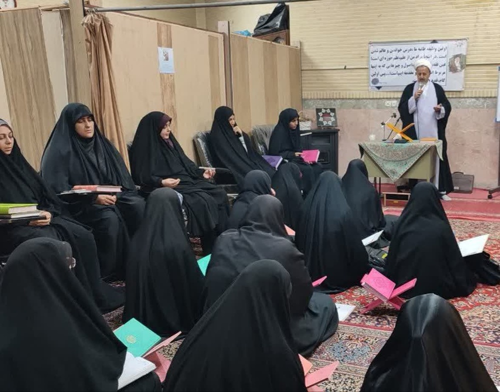 بررسی هدایت الهی و ولایت علوی در نشست پژوهشی مدرسه حضرت خدیجه(س)