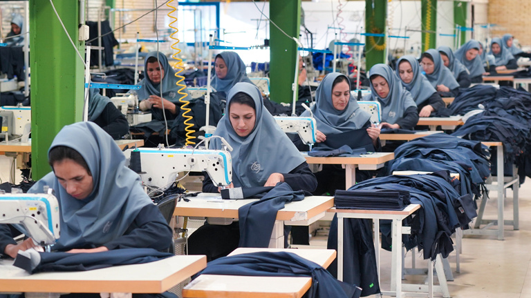 طرح «طاها» با محوریت اشتغال زنان سرپرست خانوار در صنعت پوشاک آغاز شد