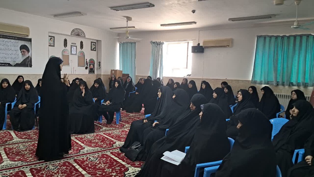 تقویت عزت‌نفس و مدیریت هیجانات در دوران نوجوانی، بنیان تربیت سالم است