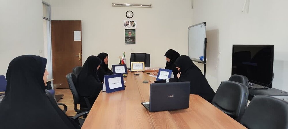 برگزاری کرسی علمی ترویجی در مدرسه علمیه کرمان 