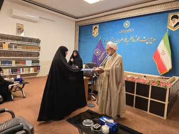 حضور نماینده مردم  یزد و اشکذر در  سومین نشست فصلی مدیران مدارس علمیه خواهران استان یزد