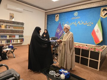 حضور نماینده مردم  یزد و اشکذر در  سومین نشست فصلی مدیران مدارس علمیه خواهران استان یزد