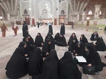 به مناسبت آغاز هفته فرهنگی، طلاب مدرسه علمیه فاطمه‌الزهرا‌(س) در اردوی زیارتی ـ فرهنگی به گلزار شهدای گمنام و مرقد مطهر امام خمینی‌(ره) و حرم شاه‌عبدالعظیم حسنی (ع)حضور یافتند.