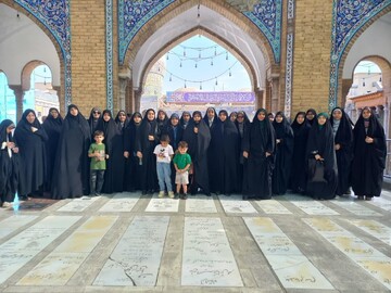 به مناسبت آغاز هفته فرهنگی، طلاب مدرسه علمیه فاطمه‌الزهرا‌(س) در اردوی زیارتی ـ فرهنگی به گلزار شهدای گمنام و مرقد مطهر امام خمینی‌(ره) و حرم شاه‌عبدالعظیم حسنی (ع)حضور یافتند.