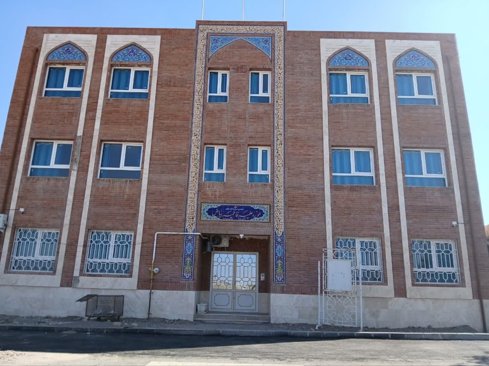 بانوان با الهام از حضرت زینب(س) علم را با ایمان و اخلاق بیامیزند