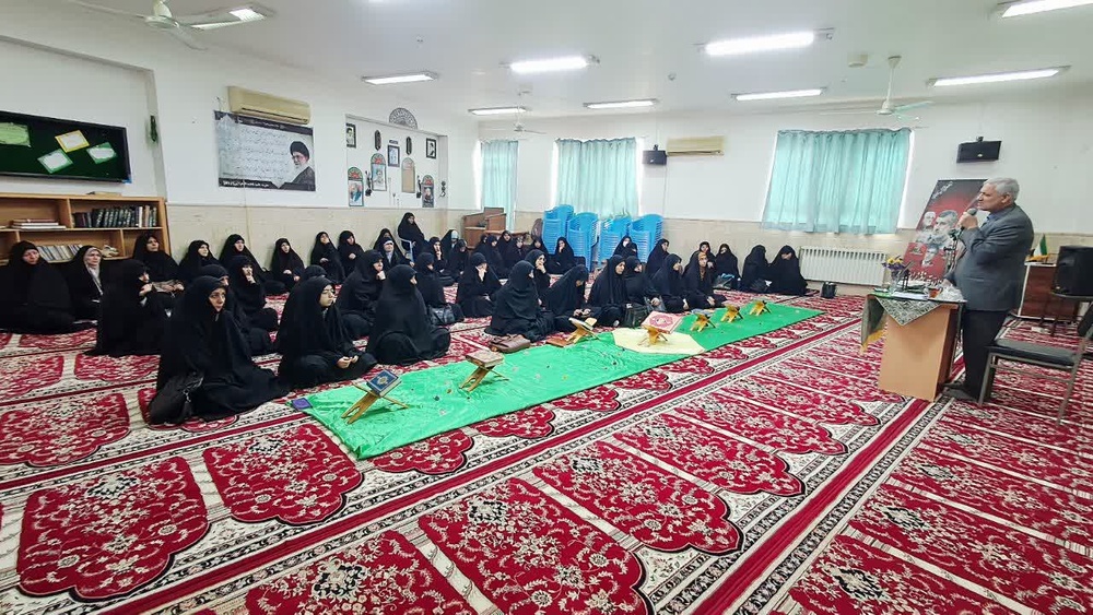 تبیین ضرورت احیای جلسات خانگی قرآن برای ترویج معارف وحی