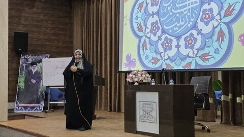 تصاویر/ فعالیت مدرسه علمیه نرجسیه سیرجان در جشن میلاد حضرت زینب(س)