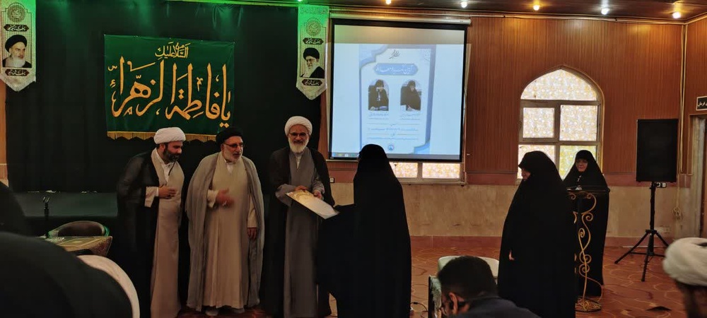 برگزار مراسم تکریم و معارفه مدیریت مدرسه علمیه تخصصی فاطمه‌الزهرا (س) آبادان 