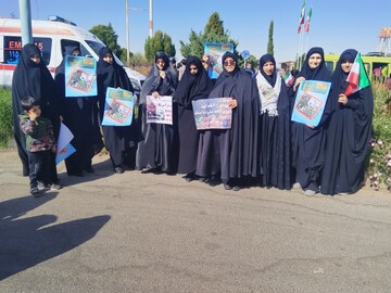 حضور  مدیر و طلاب حوزه علمیه خواهران استان یزد در راهپیمایی یوم‌الله ۱۳ آبان