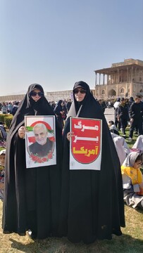 حضور پرشور بانوان طلبه استان اصفهان در راهپیمایی ۱۳ آبان