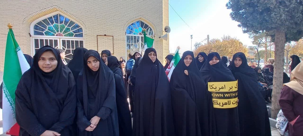 حضور طلاب مدارس علمیه در راهپیمایی 13 آبان