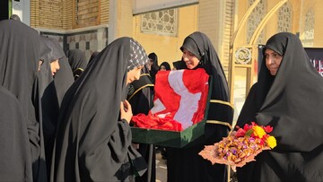 حوزه/ طلایه‌داران نور بدرقه شدند؛ طلاب سیکل حوزه‌های علمیه خواهران یزد عازم مناطق عملیاتی دفاع مقدس