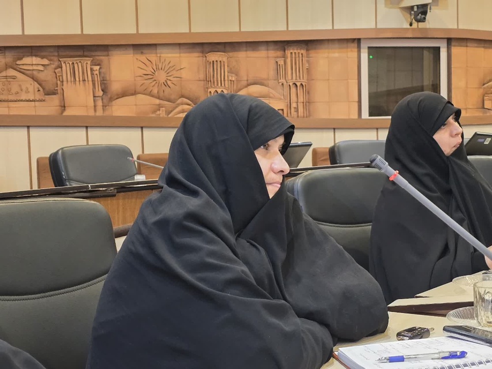 نشست بررسی آسیب‌های اجتماعی با حضور کارشناسان حوزه علمیه خواهران یزد برگزار شد+عکس