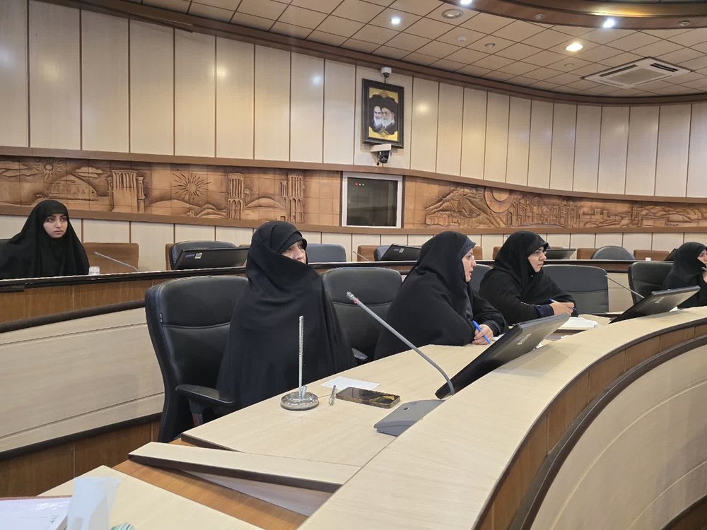 نشست بررسی آسیب‌های اجتماعی با حضور کارشناسان حوزه علمیه خواهران یزد برگزار شد+عکس