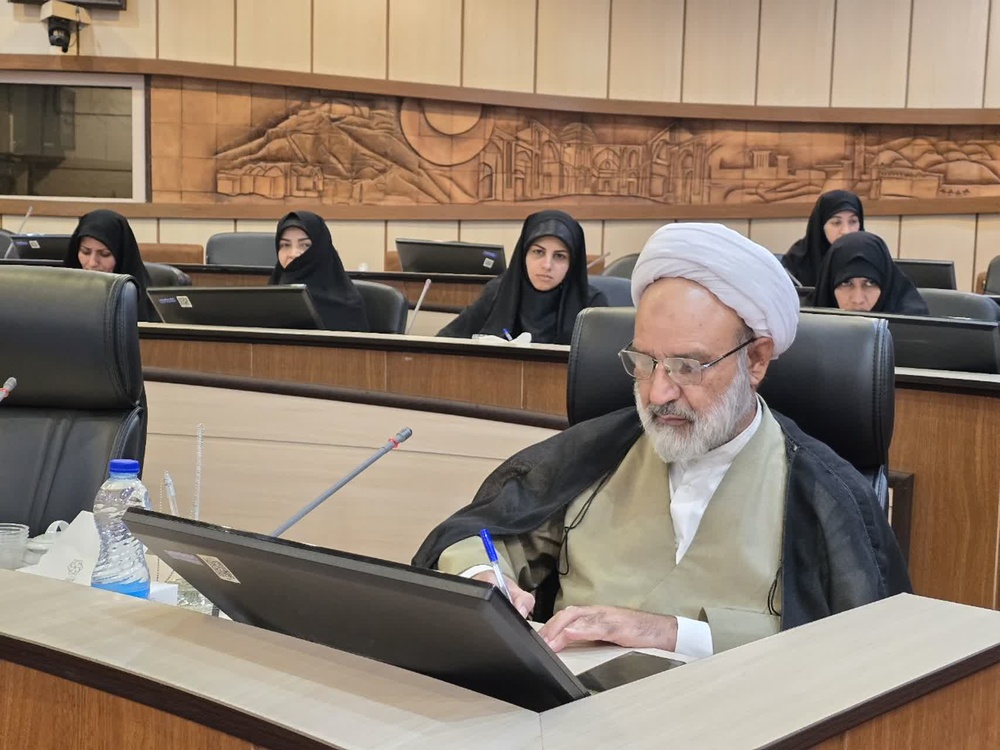 نشست بررسی آسیب‌های اجتماعی با حضور کارشناسان حوزه علمیه خواهران یزد برگزار شد+عکس