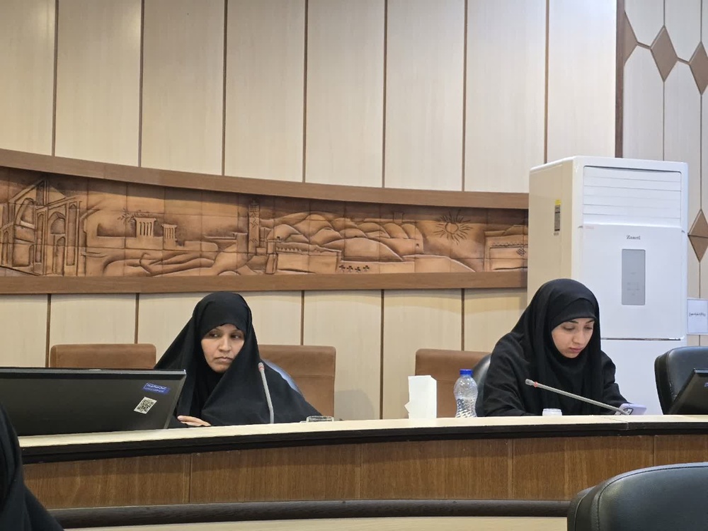 نشست بررسی آسیب‌های اجتماعی با حضور کارشناسان حوزه علمیه خواهران یزد برگزار شد+عکس