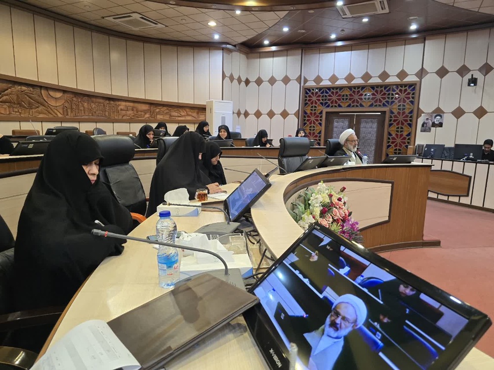 نشست بررسی آسیب‌های اجتماعی با حضور کارشناسان حوزه علمیه خواهران یزد برگزار شد+عکس