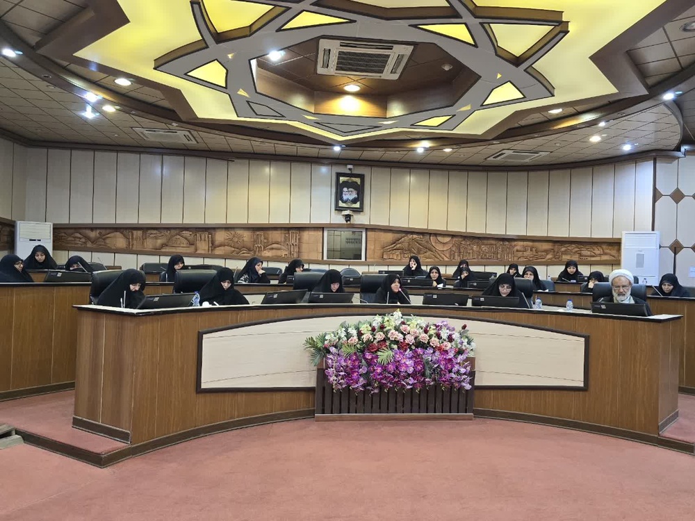 نشست بررسی آسیب‌های اجتماعی با حضور کارشناسان حوزه علمیه خواهران یزد برگزار شد+عکس