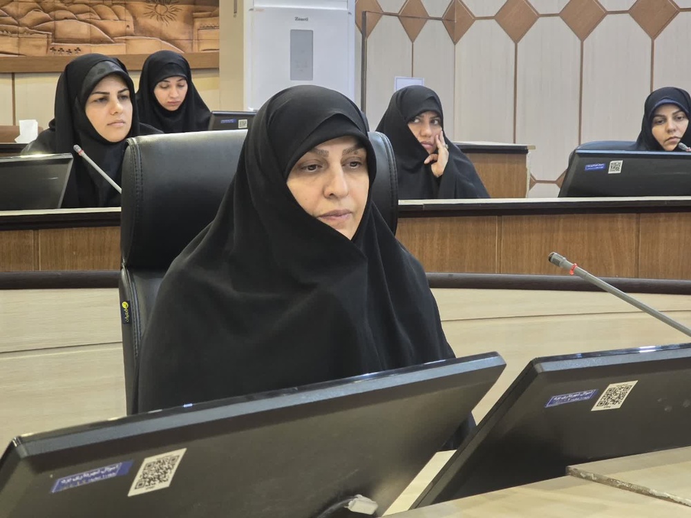 نشست بررسی آسیب‌های اجتماعی با حضور کارشناسان حوزه علمیه خواهران یزد برگزار شد+عکس