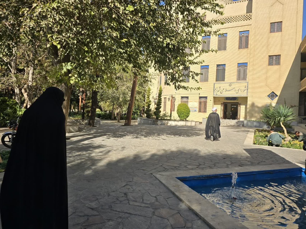 نشست بررسی آسیب‌های اجتماعی با حضور کارشناسان حوزه علمیه خواهران یزد برگزار شد+عکس