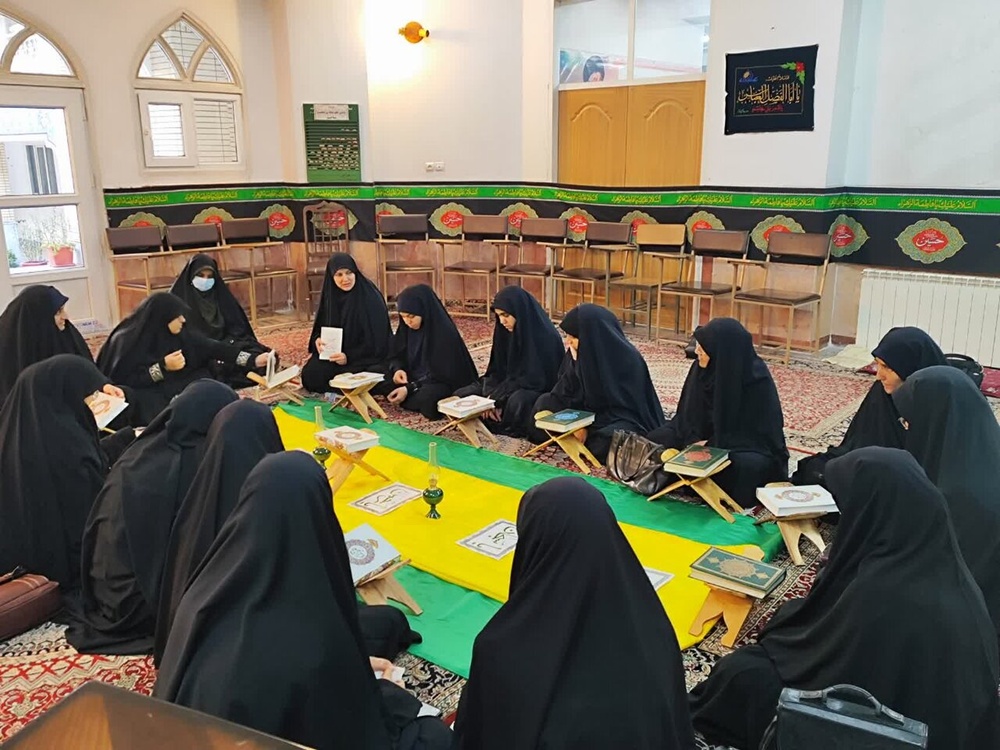 کتاب، راه دانایی است و قرآن، نور این مسیر است