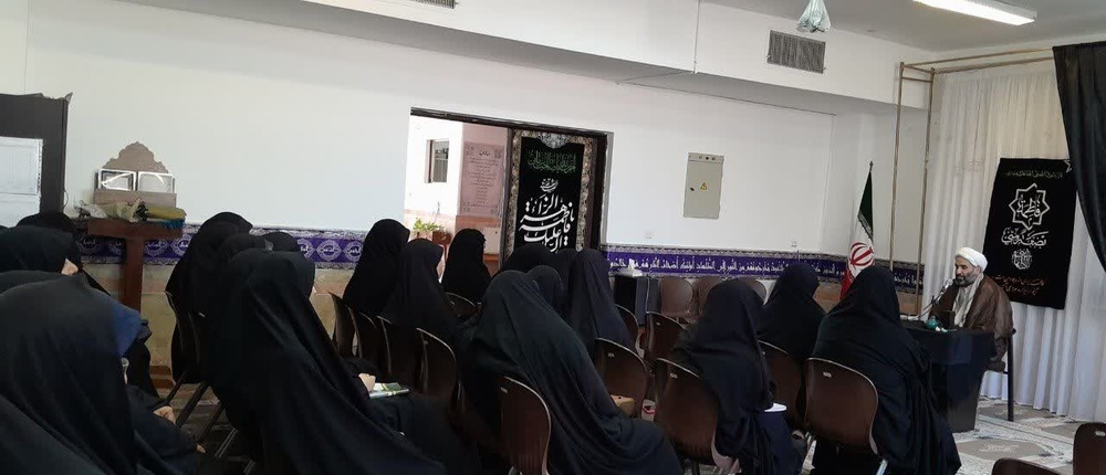 حضرت زهرا با روشنگری و دفاع از ولایت، الگویی برای طلاب و همه مسلمانان در جهاد تبیین است