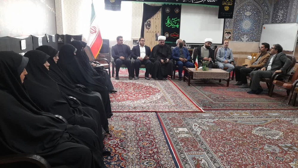 نشست مشترک حوزه، دانشگاه و آموزش و پرورش دلفان با محوریت هم‌افزایی علمی و فرهنگی