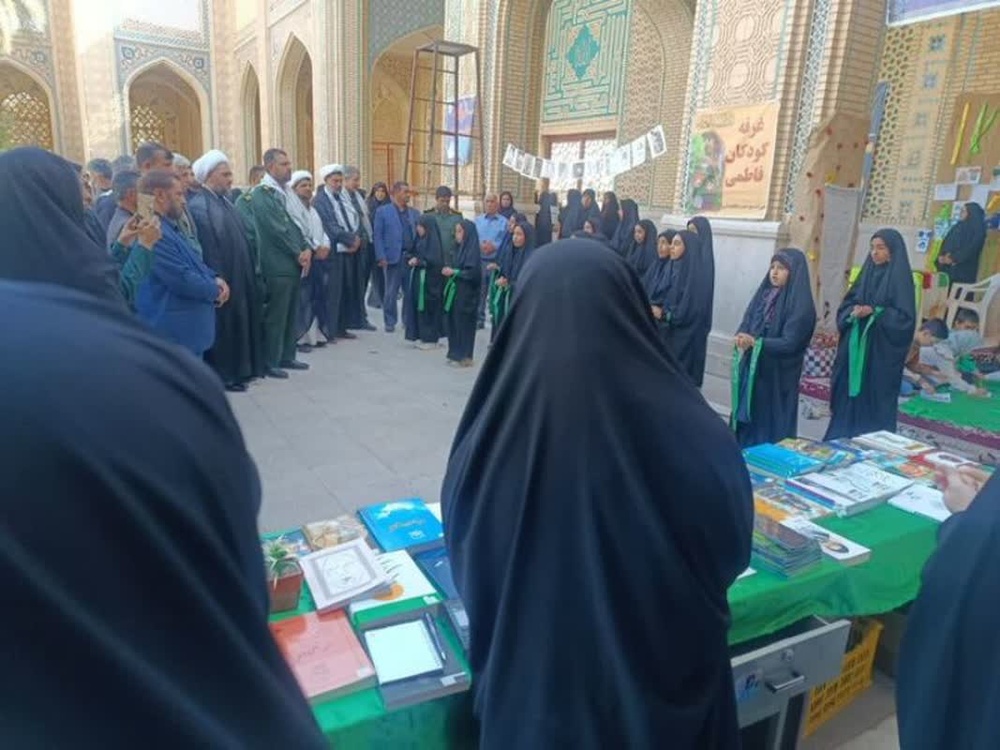 نمایشگاه کتاب در نماز جمعه شهرستان بم توسط مدرسه علمیه فاطمه الزهرا(س)