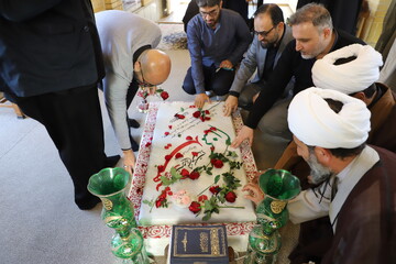 تصاویر/ برگزاری آیین غبارروبی مزار شهید گمنام با حضور مدیر حوزه‌های علمیه خواهران