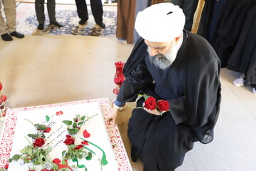 تصاویر/ برگزاری آیین غبارروبی مزار شهید گمنام با حضور مدیر حوزه‌های علمیه خواهران