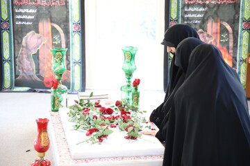 تصاویر/ برگزاری آیین غبارروبی مزار شهید گمنام با حضور مدیر حوزه‌های علمیه خواهران