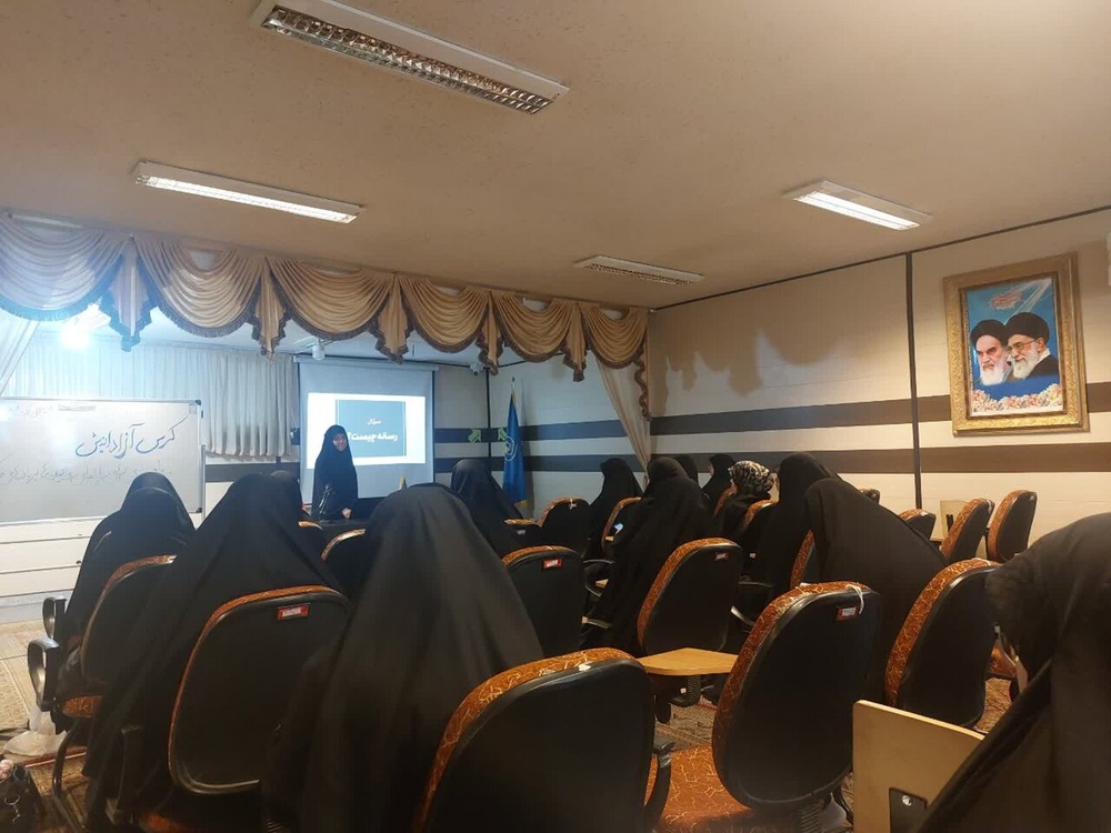 رسانه‌ها، مرجعیت والدین را در فضای مجازی تضعیف کرده‌اند