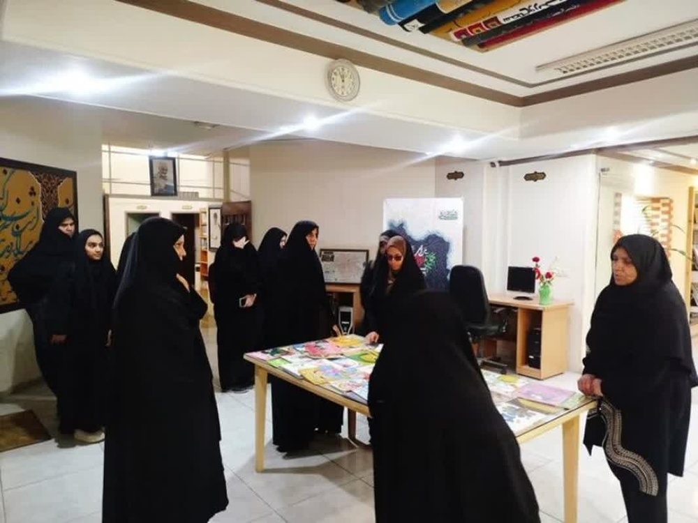 تقدیر از کتابدار کتابخانه شهر ماهان