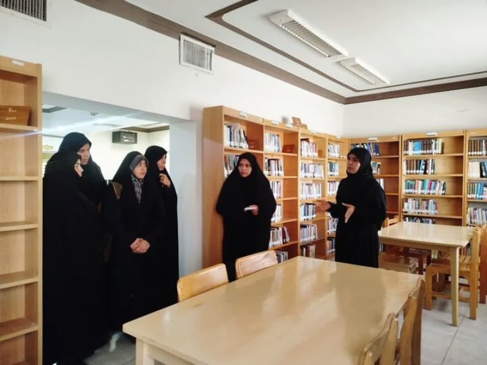 تقدیر از کتابدار کتابخانه شهر ماهان