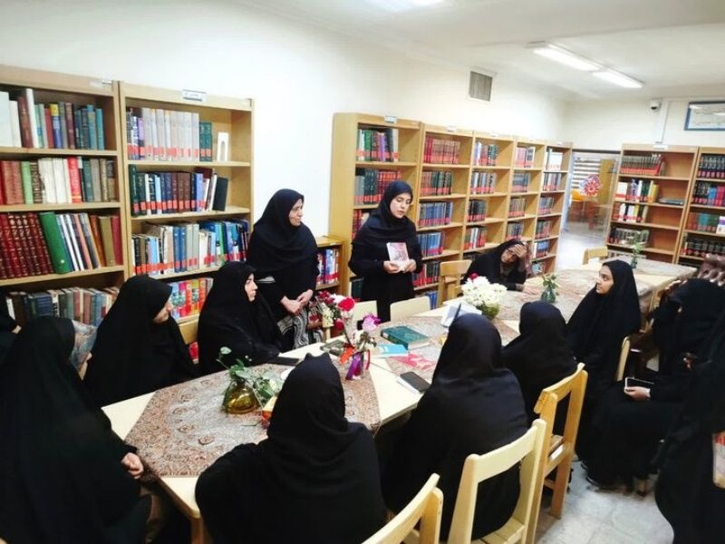 تقدیر از کتابدار کتابخانه شهر ماهان