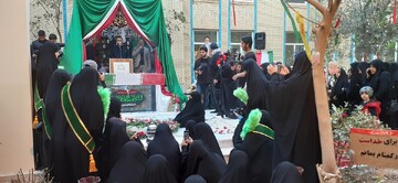 تصاویر/ مراسم تشییع و تدفین پیکر مطهر شهید گمنام در مدرسه علمیه خواهران حضرت آمنه(س) قم