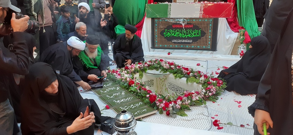 تصاویر/ مراسم تشییع و تدفین پیکر مطهر شهید گمنام در مدرسه علمیه خواهران حضرت آمنه(س) قم