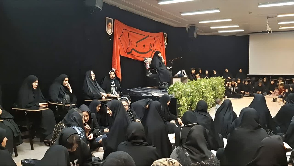 تأکید بر حجاب به‌عنوان نماد کرامت و توانمندسازی زن مسلمان در الگوی فاطمی