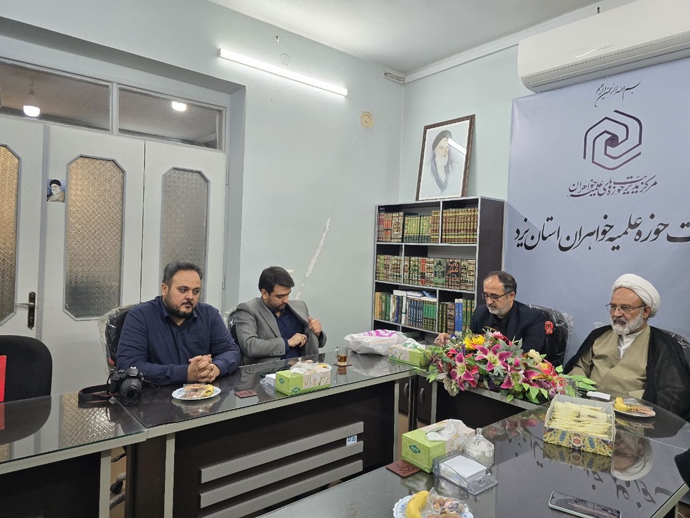 نشست مسئولان حوزه علمیه خواهران استان یزد با مسئولان نشر هاجر