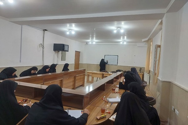 برگزاری کارگاه تکنیک‌های مطالعه مفید در مدرسه علمیه خواهران پارس‌آباد 